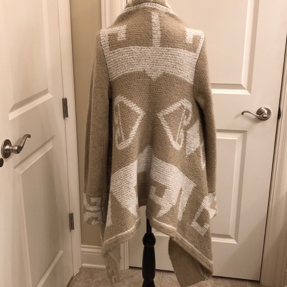 LINE Intarsia-Knit Asymmetric Sweater - Picture 2 of 7